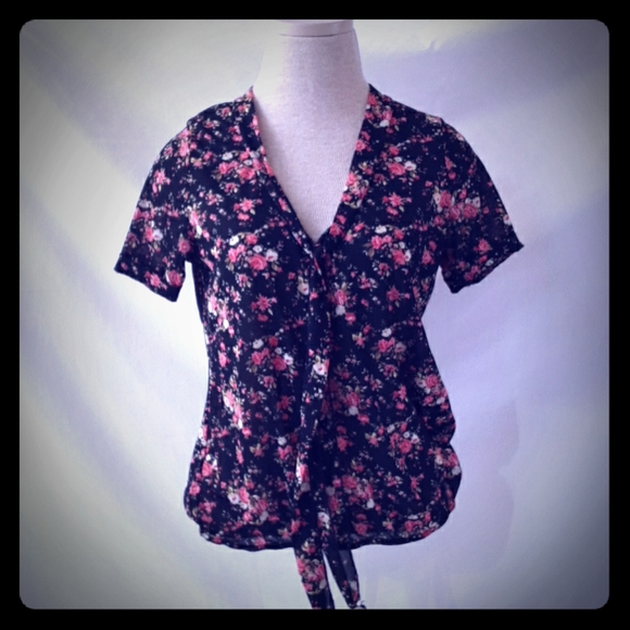 Flowery Blouse - Picture 1 of 4